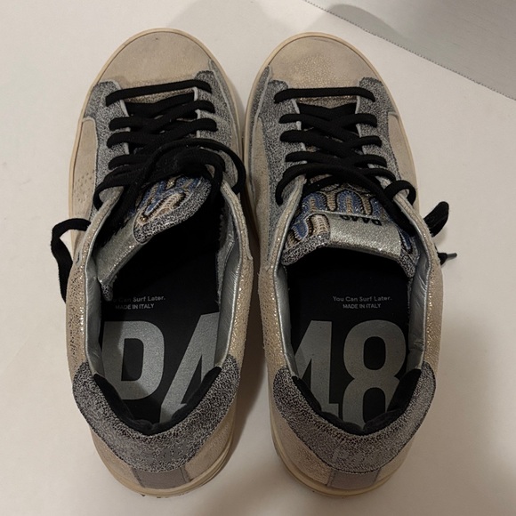 🔵P448 “LIKE NEW” Silver Glitter Sneakers with Black Laces - Picture 11 of 11